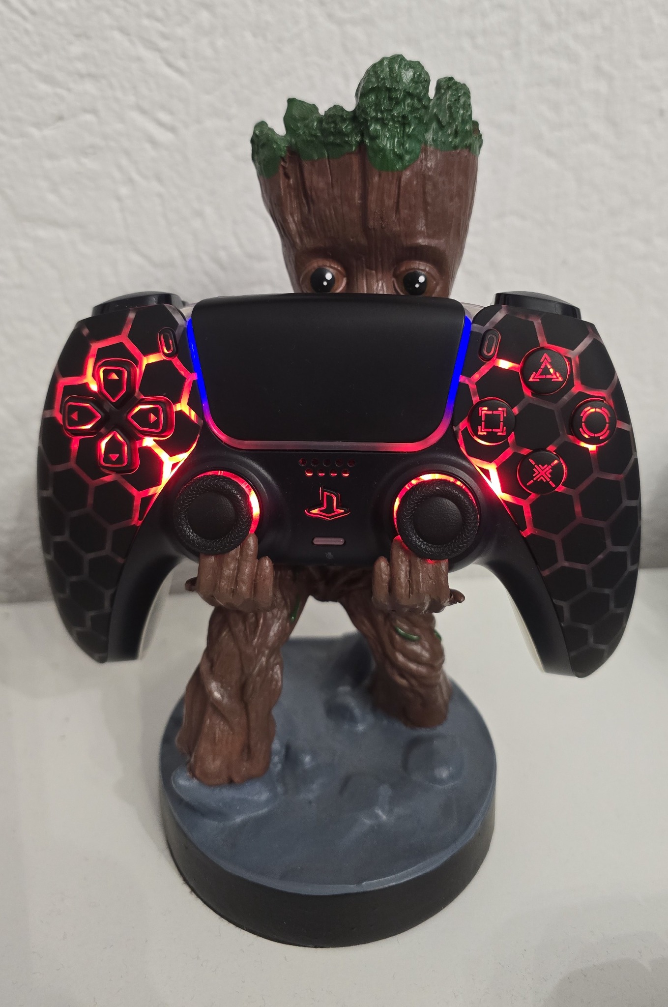 Individuell gemoddeter PS5-Controller mit Beleuchtung