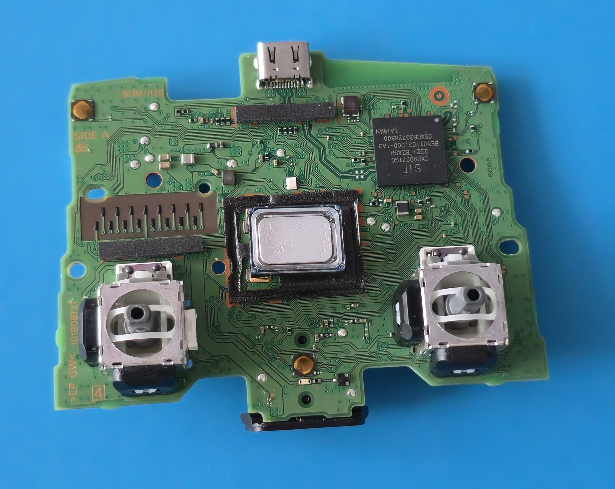 Controller-Platine mit zwei verbauten Stick-Modulen